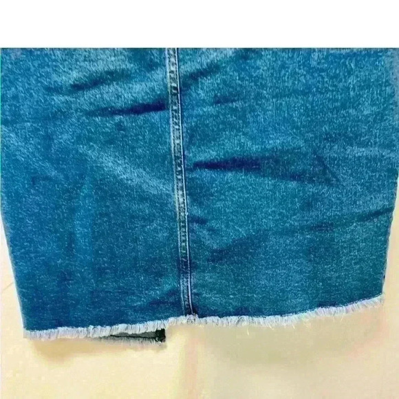 NWT CELEBRITY PINK Denim Front-Slit Frayed-Hem Midi Skirt size 13/31 - Picture 6 of 10